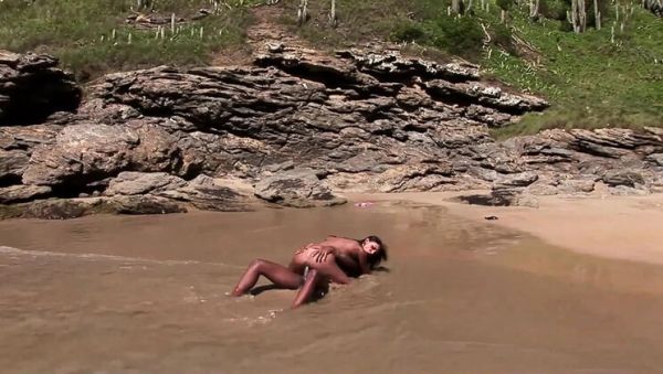 Play this HD scene : Hot Latina Babe Gets Her Pussy Fucked on the Beach