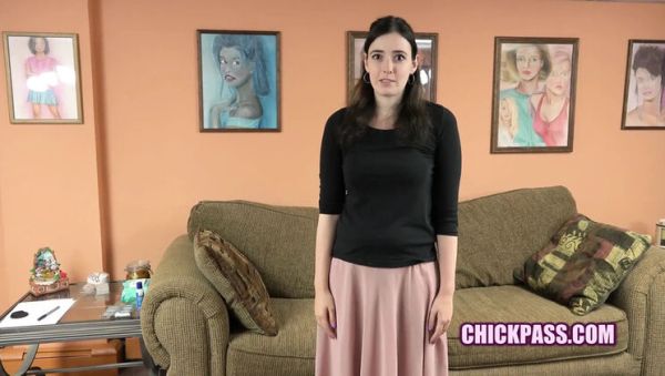 Stream the uncut clip : Naughty MILF Chloe Faye sucks Logan in interview