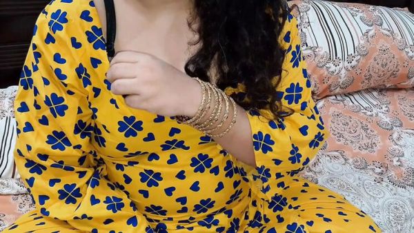 Play uncut scene of : Sexy Bhabhi Shows Bra Strip to Brother-in-Law