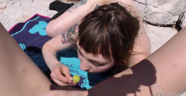 Enjoy watching the uncensored clip : Sun's out, buns out