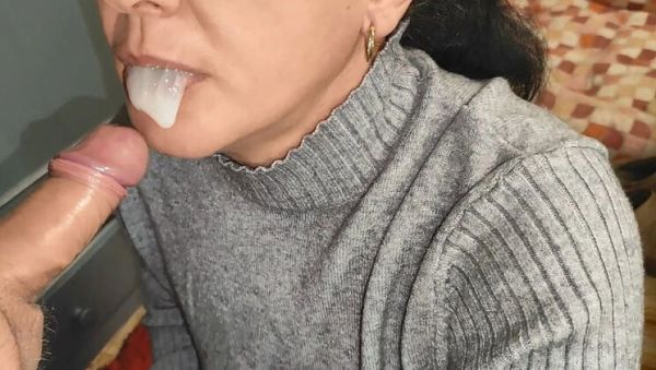Stream complete scene named : Hot Amateur Wife Gives Sloppy Blowjob and Takes Cum in Mouth