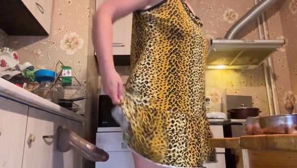 Watch full clip named : Horny Milf Masturbates While Cooking