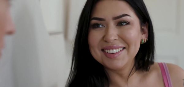 Play the uncut clip named : From roommates to friends with benefits