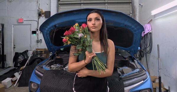 Play uncut video titled : Brunettes Gi and Alexa take turns sucking each other off in a random guy's garage