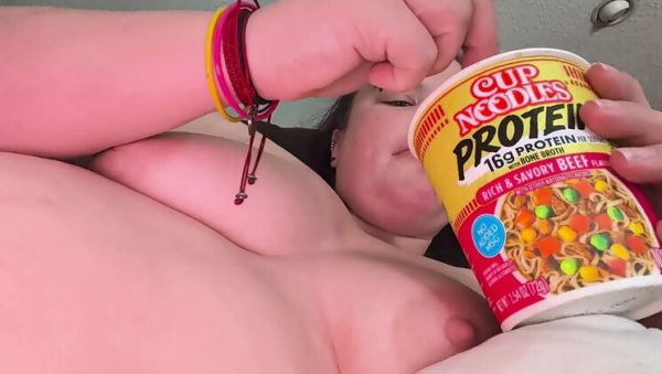Enjoy watching this complete video of : BBW MILF TheKinkyPwrLftr Eats Lunch and Shows Her Big Tits Solo