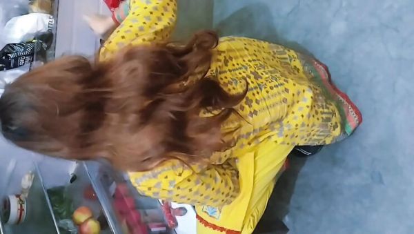 Play this HD movie named : Pakistani Beautiful Bhabi Cleaning Fridge in Winter – Desi Homemade Sex Video