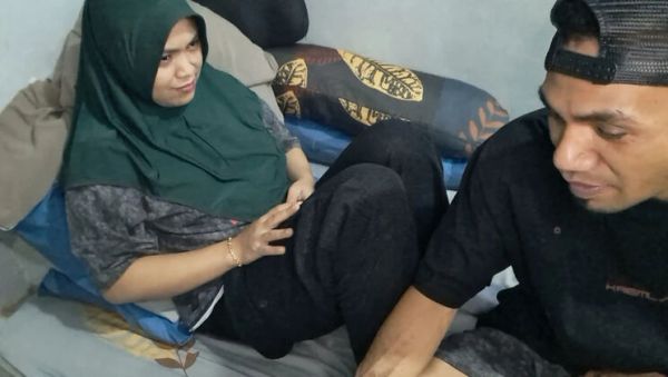 Watch the full movie named : Indonesian Aunt in Law in Hijab Stays One Night at My House