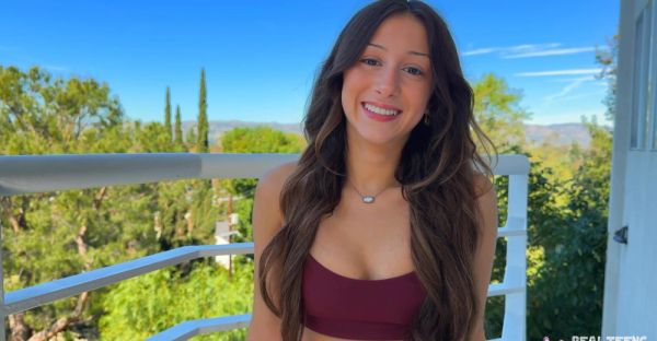 Play this hardcore video : Skinny Alex Jett and gorgeous Livi Blossom indulge in a steamy POV encounter on the couch